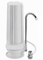 Purificateur d`eau sur évier simple